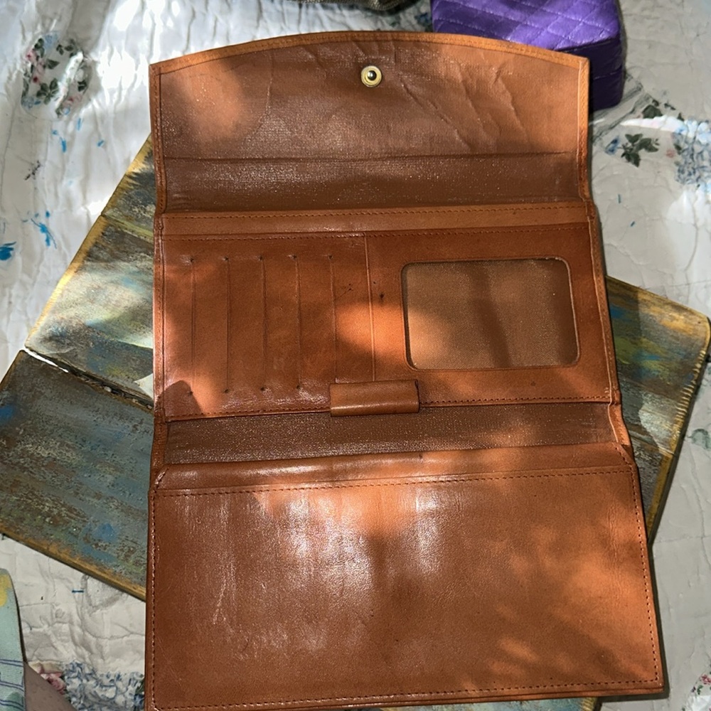 Vintage Dooney & Bourke Cream w/Brown trifold Wallet - Picture 4 of 6